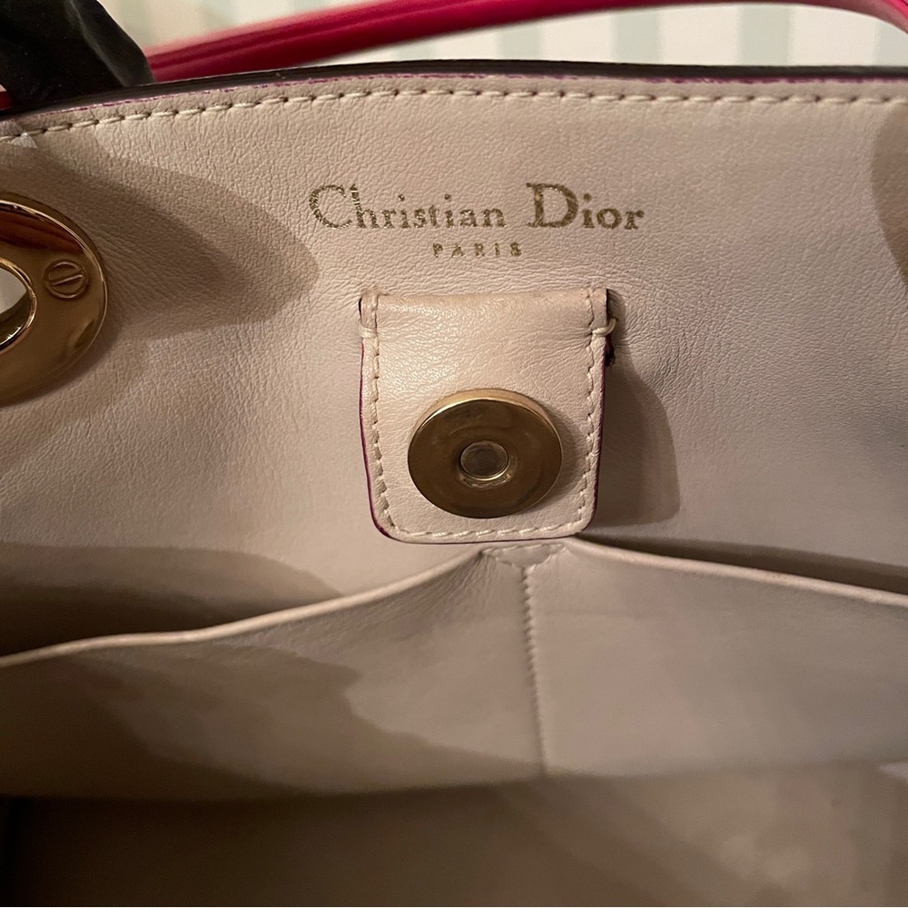Dior Medium Diorissimo Bag Fuchsia Leather
2 Dust Bag Pouch Strap COA - Picture 10 of 15